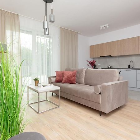 Stacja Wola Apartment Guminska By Noclegi Renters Warschau Exterior foto