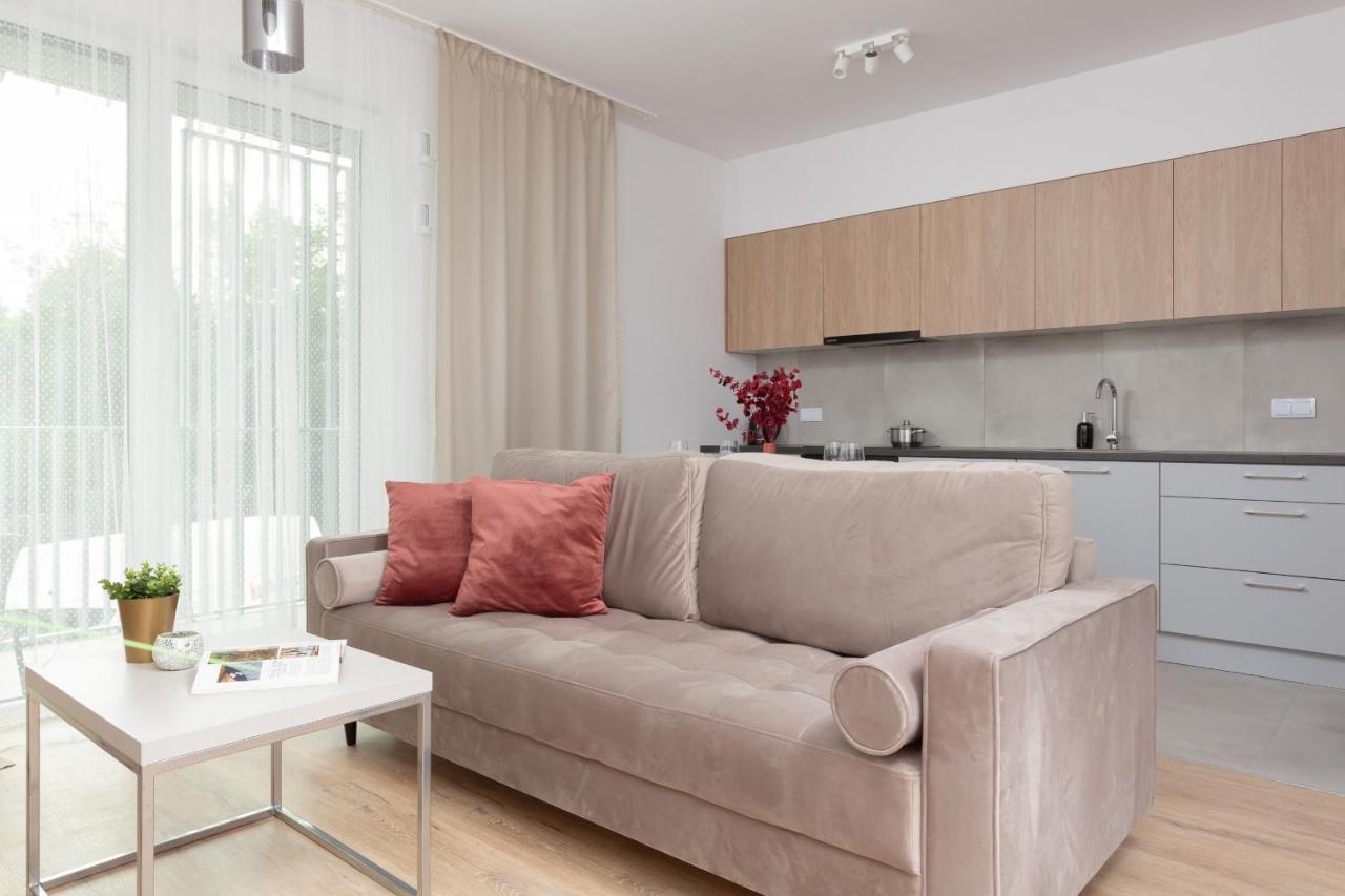 Stacja Wola Apartment Guminska By Noclegi Renters Warschau Exterior foto