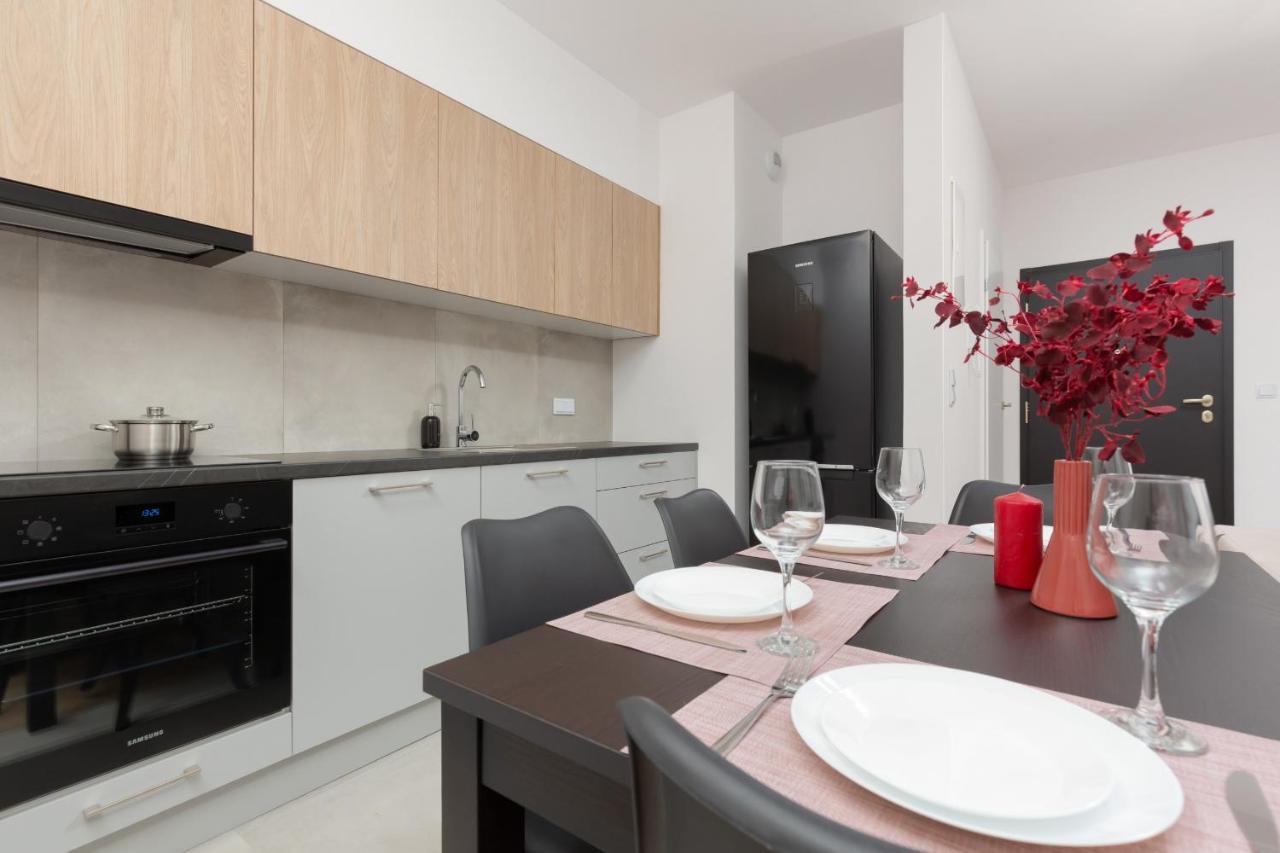 Stacja Wola Apartment Guminska By Noclegi Renters Warschau Exterior foto